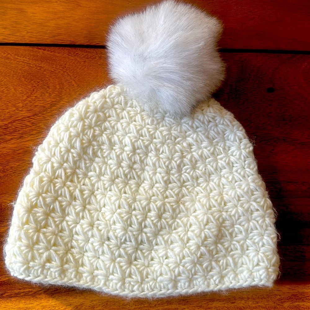 Surell Handmade Star Knit Beanie With Faux Fox Fur Pom